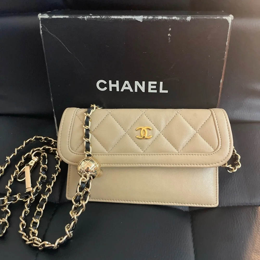 CHANEL Calf Skin Matelasse Vintage Pouch Purse Beige - Picture 2 of 16